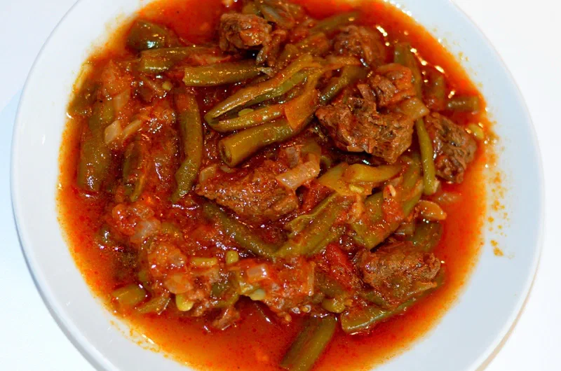 ETLİ FASÜLYE YEMEĞİ, czyli fasola szparagowa z mięsem