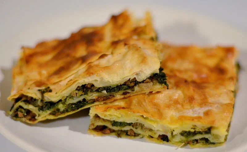 ISPANAKLI KIYMALI BÖREK, czyli börek z mięsem i szpinakiem